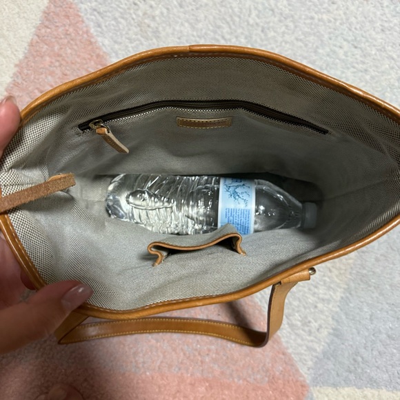 Vintage Authentic Dooney & Bourke Signature Tan & Gray Logo Hobo Bucket Bag - Picture 8 of 9